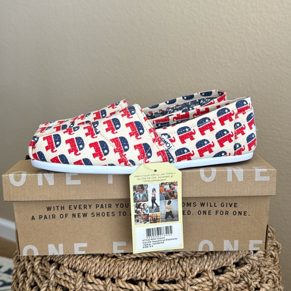 NWT - TOMS Republican Elephant slip-ons 9.5
